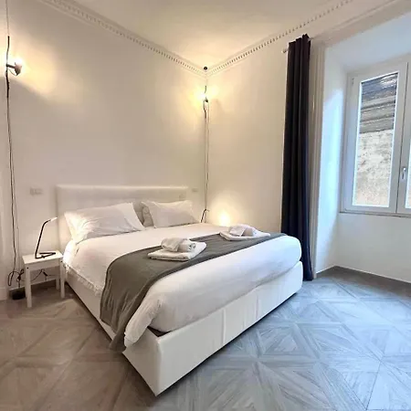 Vicolo Doria 2 * Roma