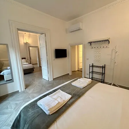 Vicolo Doria 2 * Řím